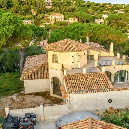 Maison Elegante A Avec Vue Sur La *